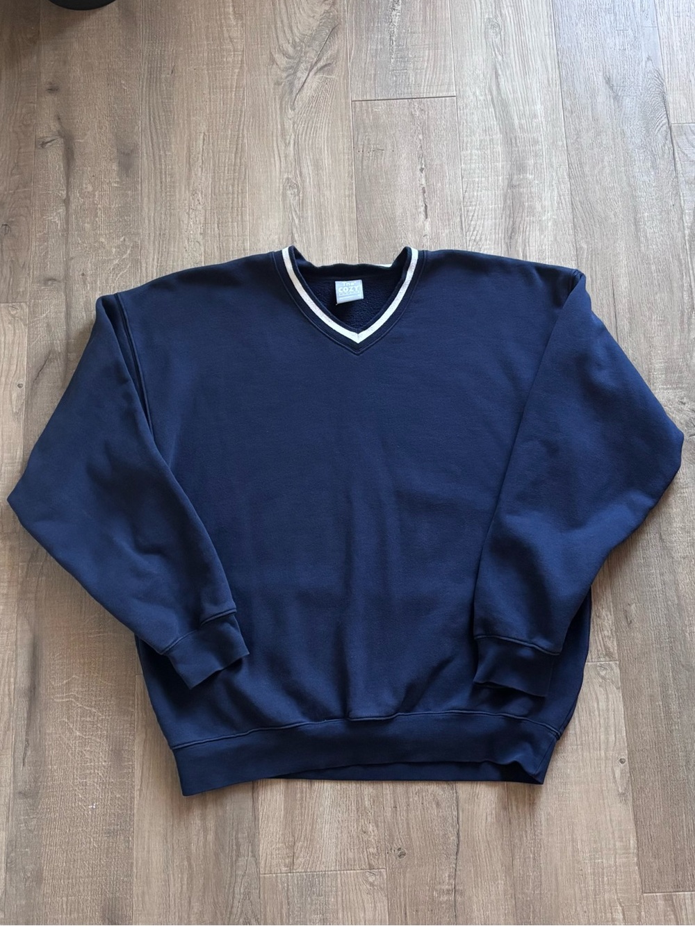 TNA Cozy Fleece Varsity V-Neck Sweatshirt in Navy & White
